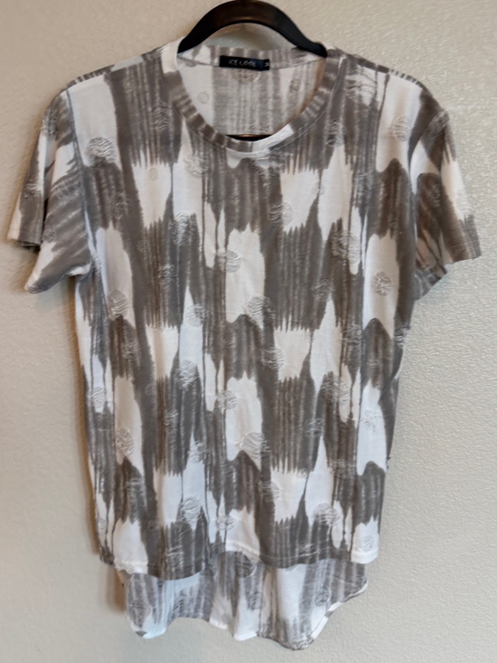 Gray & White Abstract Short Sleeve Crewneck Shirt